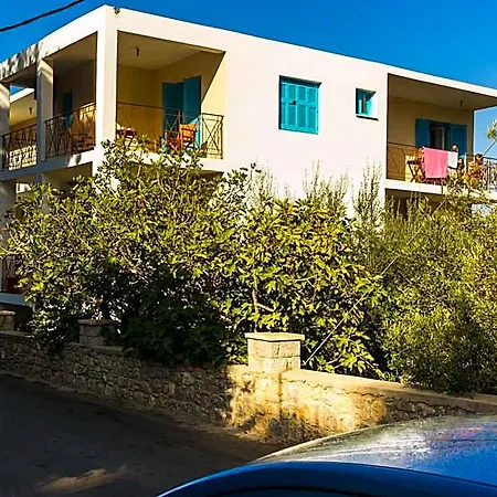 Hotel By Climbing House Vathis