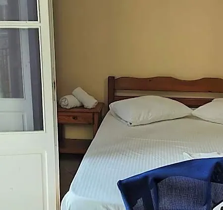 By Climbing House Hotel Vathis