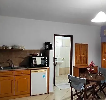 By Climbing House Hotel